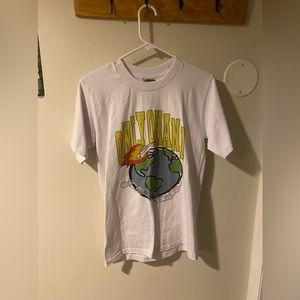 Men’s white t-shirt.